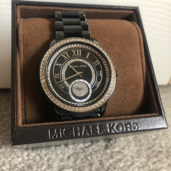 Michael Kors Watch - Picture 3 of 7
